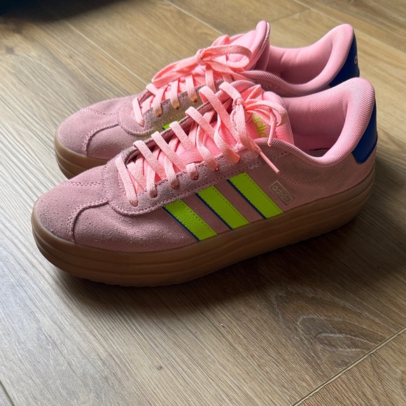 adidas Shoes - Adidas court size 9